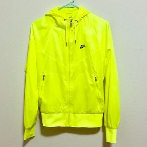 Nike The windrunner size medium